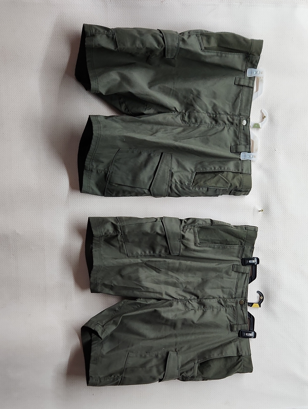 Men's Olive Green Cargo Shorts - Classic Utility Style